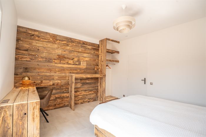 Deuxième chambre avec coin bureau