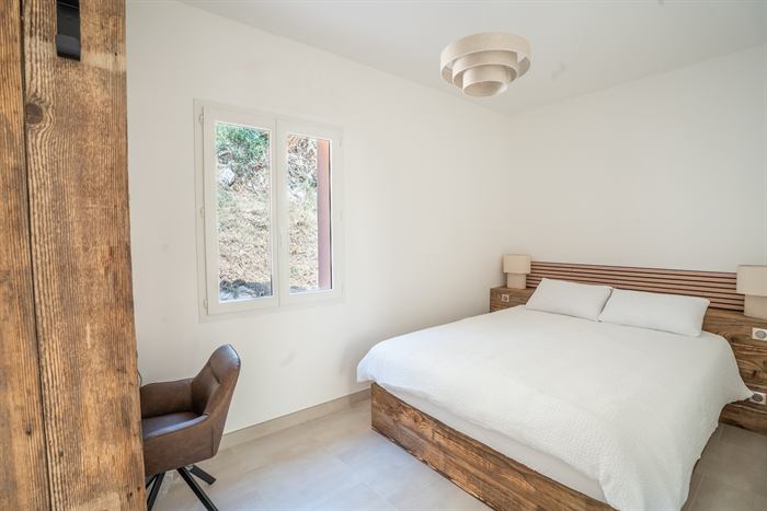 Troisième chambre avec coin bureau