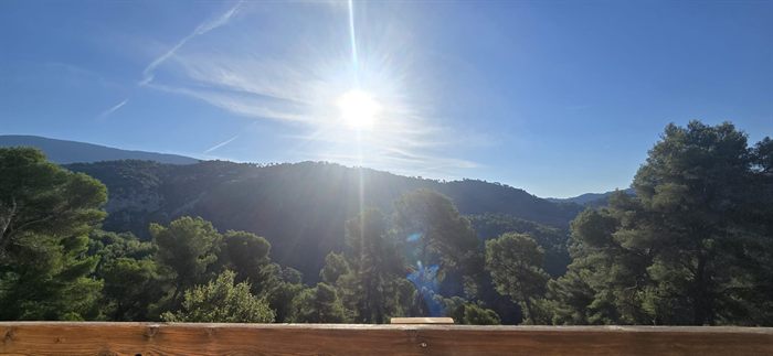 La vallée au lever du soleil depuis le balcon